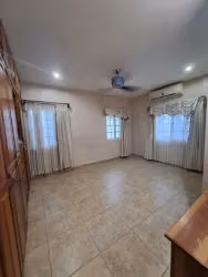 SE VENDE AMPLIA CASA EN RES. CASA MAYA
