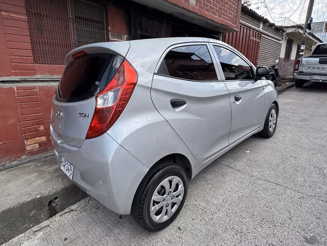 Hyundai Eon , año 2015 , mecánico motor,, cc 800 , súper económico