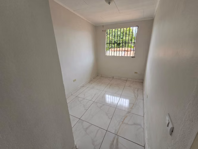 Col.Las Colinas,Circuito-CASA EN REMODELACION/2 Hab+Hab.servicio+Apto.Independiente+2 Parqueos - Imagen 4
