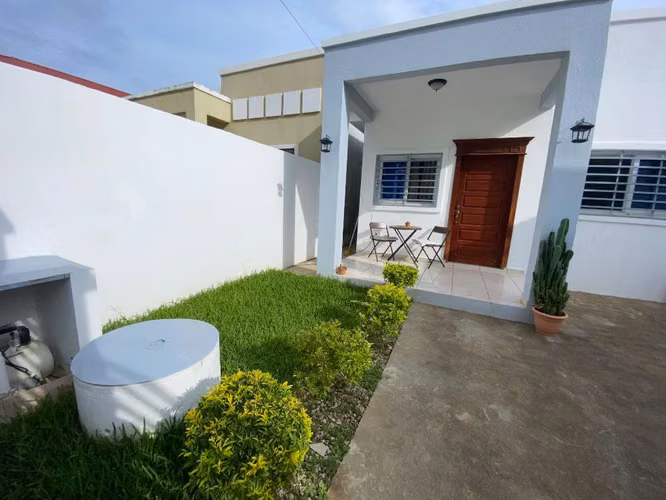 Casa Moderna en venta Residencial Quintas Los Laureles - Imagen 2