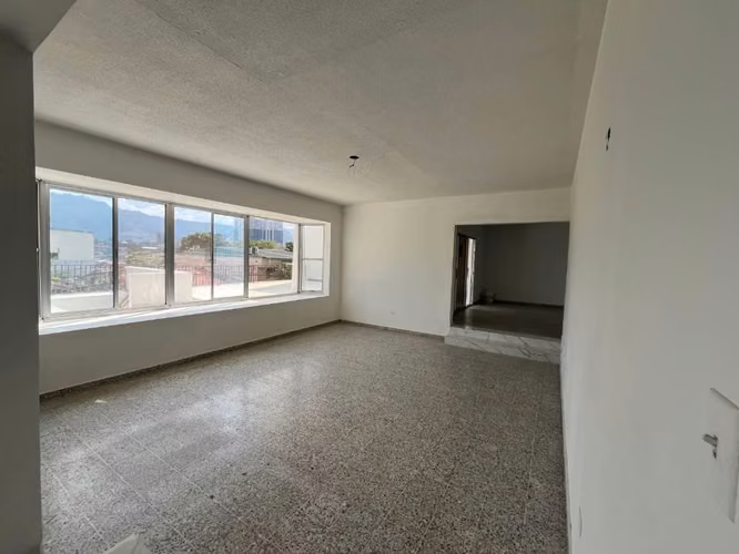 Alquiler de amplia casa para vivienda u oficina en Castaños sur - Imagen 6