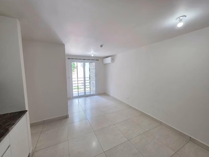 Alquiler apartamento con linea blanca en Portal del Bosque - Imagen 6