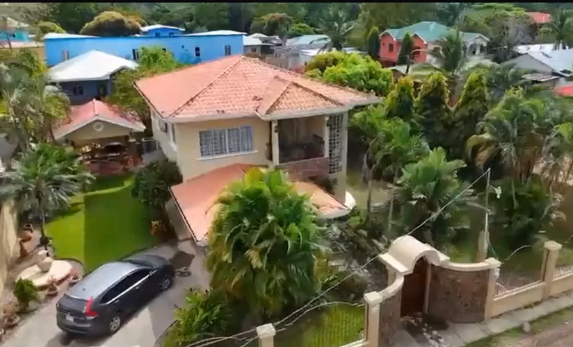  SE VENDE CASA DE 2 NIVELES EN COLONIA AURORA – EL PROGRESO, YORO