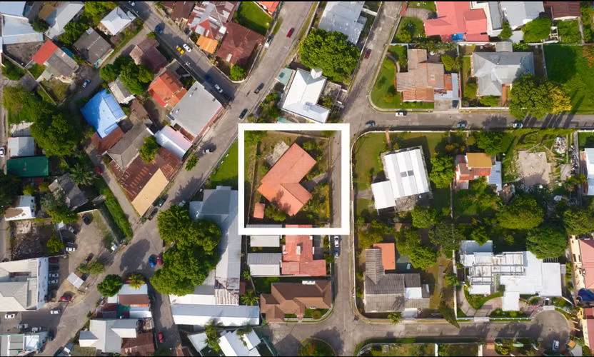 Residencia en El Naranjal: 534 m² de Construcción y 1,912 Varas² de Terreno - Imagen 4