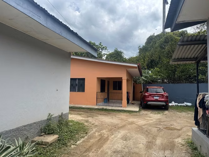 Propiedad de 3 casas en venta - Imagen 2
