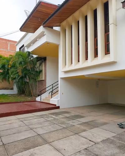 Se Renta Amplia Casa Col. Florencia