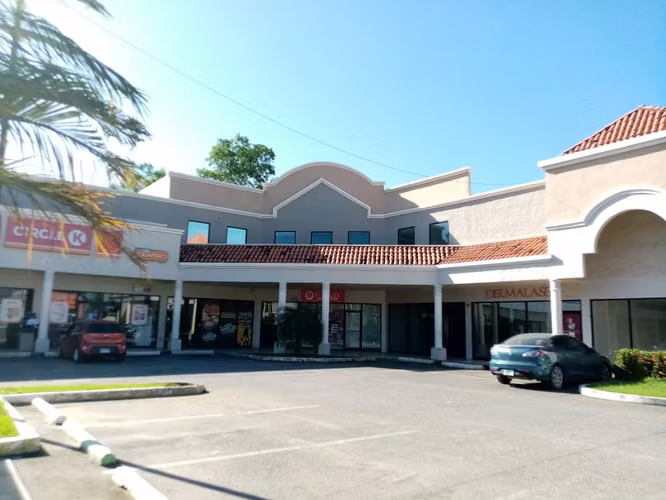 Local comercial en Plaza Santa Monica de La Ceiba - Imagen 3