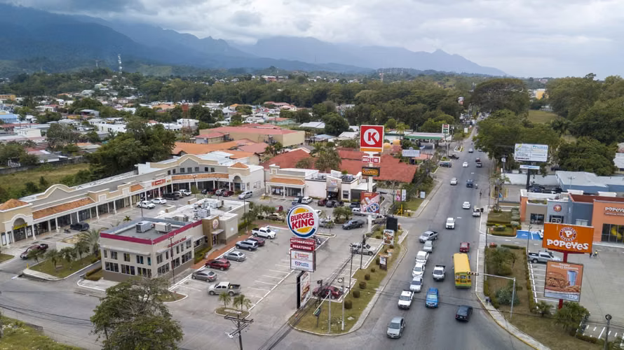 Local comercial en Plaza Santa Monica de La Ceiba