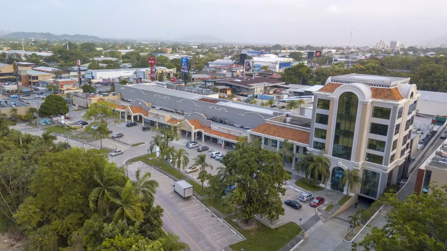 Local comercial en Plaza Santa Monica SPS Oeste