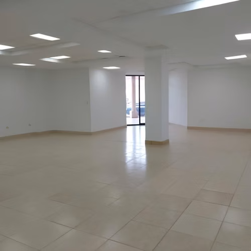 Local Comercia en Renta - Plaza Santa Mónica, La Ceiba - 106 Mt2