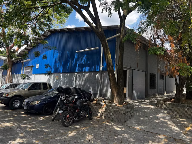 Se Alquilan Bodegas en Barrio La Guardia - Imagen 5