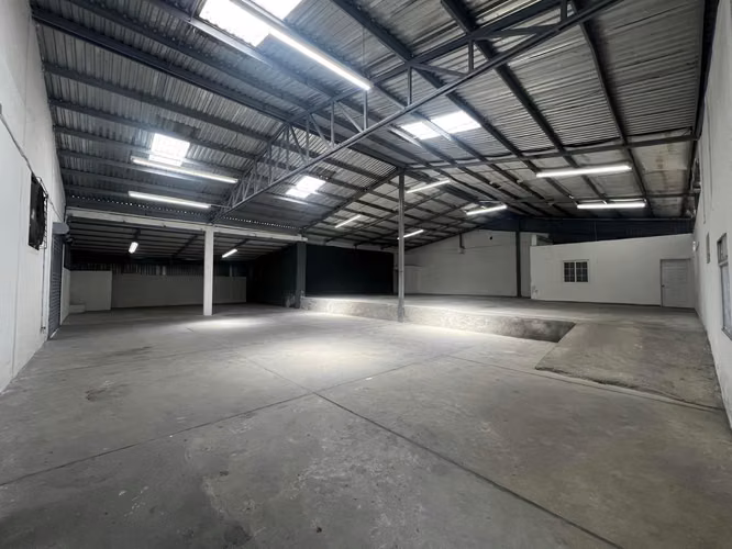 Se Alquilan Bodegas en Barrio La Guardia - Imagen 3