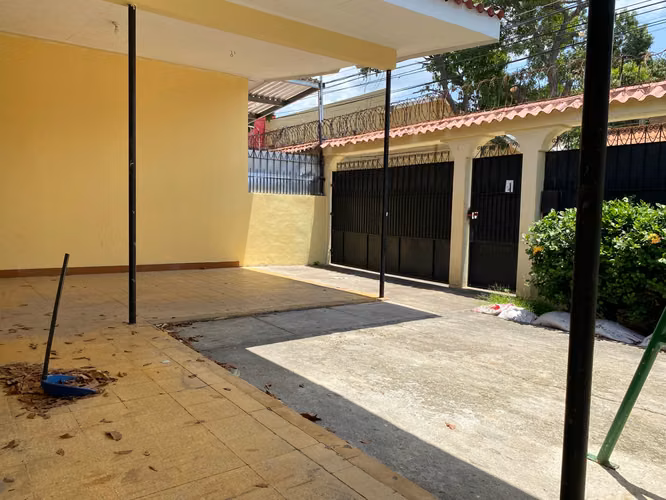 Se Renta Casa  para uso comercial - Imagen 4