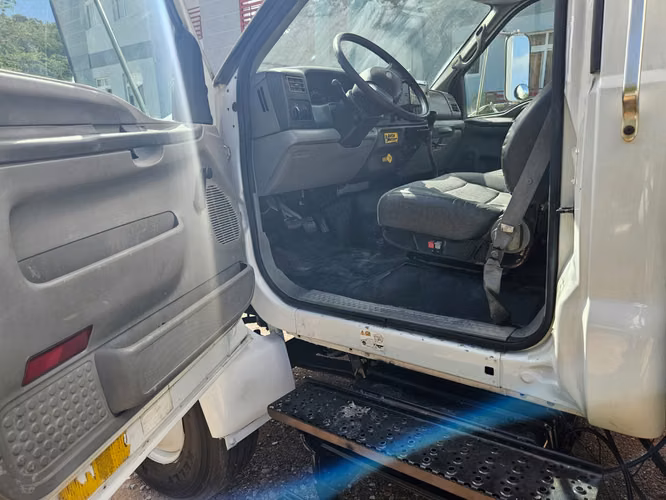 Camión FORD F750 2004