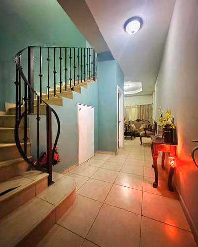 Se Vende Casa De Dos Niveles En Colonia Ideal, SPS - Imagen 3