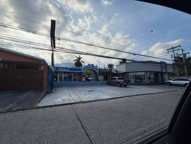 Se Alquila Local Comercial en Barrio Rio Piedras - Imagen 4