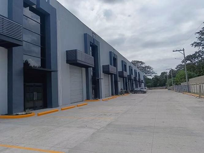 BODEGA EN RENTA ENTREGA INMEDIATA-SPS