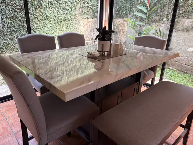 Townhouse ejecutivo, Rio de piedras. Completamente Amueblado.