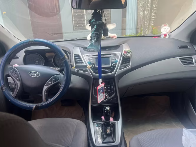 se vende HYUNDAI , PRECIO NEGOCIABLE  !!