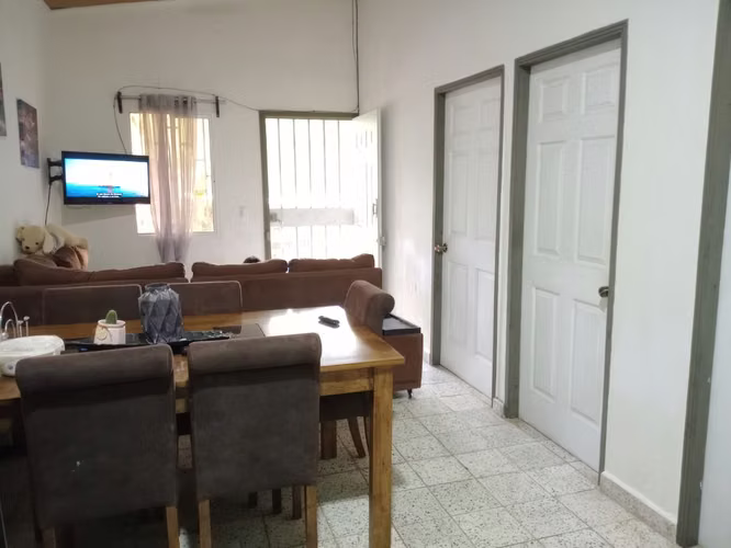 Se VENDE 2 casas / $ 250,000 – Negociable - Imagen 2