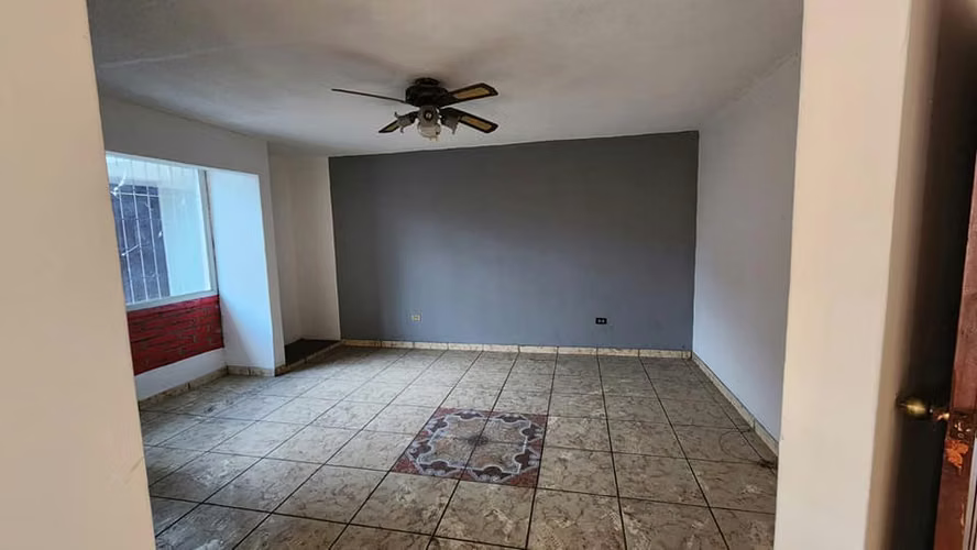 Casa grande en alquier para oficina en La Miraflores.