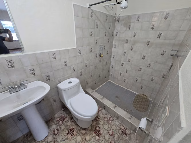 Col.Las Colinas(El Hogar) Circuito, Centrico, Accesible, Remodelada, 3 Hab+Parqueo - Imagen 4