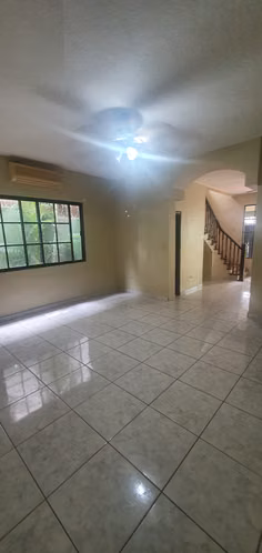SE VENDEN TOWNHOUSE EN JARDINES DEL VALLE - Imagen 3