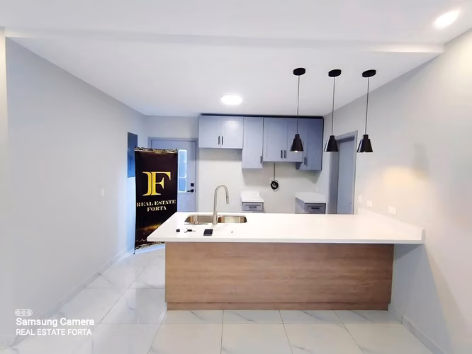 Venta de Hermosa Casa en la Residencial Campos Elíseos, Monte Carmelo, en Valle de Ángeles.