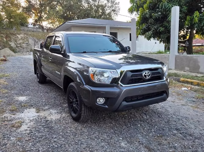 TOYOTA  TACOMA 2015
