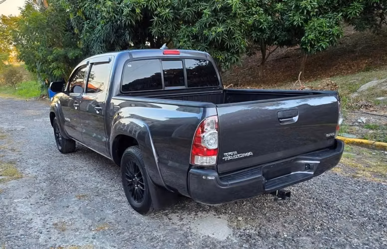 TOYOTA  TACOMA 2015