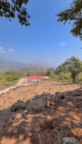 SE VENDE BONITA PROPIEDAD CON CASA, Y CABANAS INCLUIDOS EN SANTA CRUZ DE YOJOA