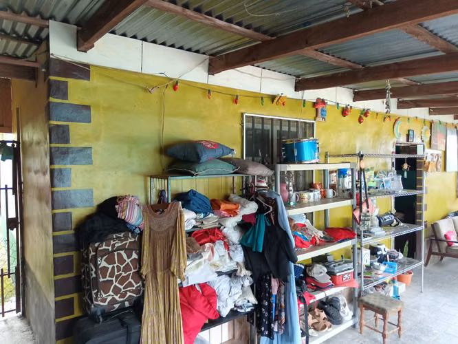 Casa totalmente amueblada + Pickup Mazda | Güinope | L.3,000,000