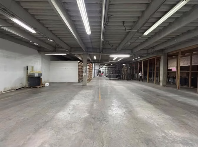 Se Renta o se Vende Bodega Blv. Los Proceres