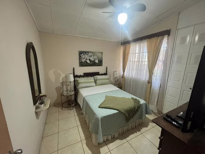 Se Vende Amplia Casa Col. Los Almendros