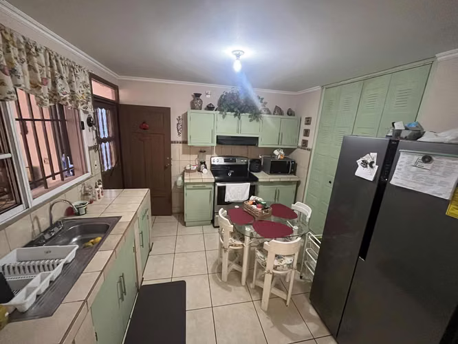 Se Vende Amplia Casa Col. Los Almendros