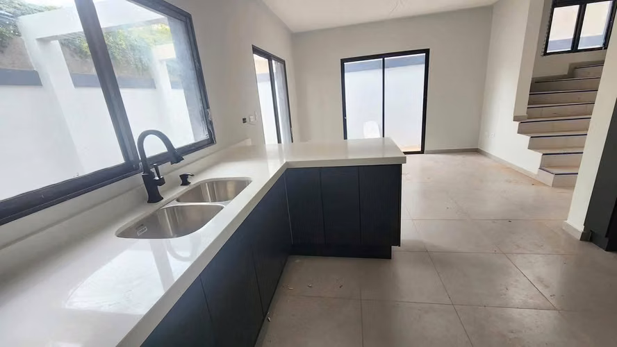 Se Vende Casa Res. Altos del Cimarron