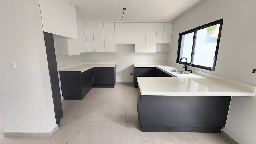 Se Vende Casa Res. Altos del Cimarron
