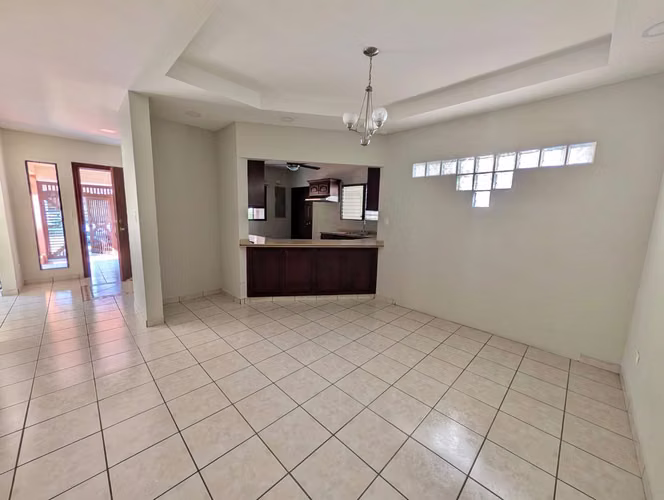 Se Renta Casa Res. El Barrial