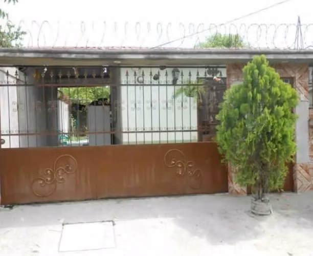  ¡GANGA! Se Vende Bonita Casa en Colonia Celio González – San Pedro Sula
