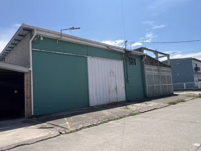 Venta de Bodega- Taller en Col. Smith San Pedro Sula (Sector Barandillas)