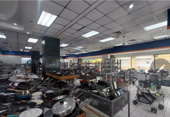 IS RENTED LARGE LOCAL IN DISTRICT THE CENTER