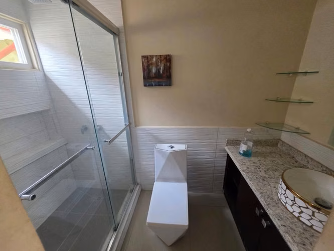 Se Vende Casa en Res. Costa del Este - San Pedro Sula