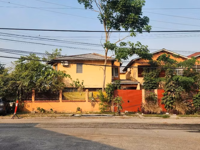 Venta de 2 townhouses en  Residencial Los Álamos