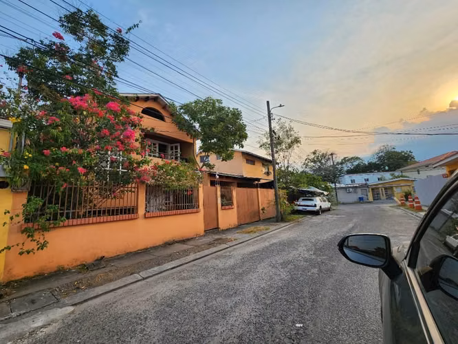 Venta de 2 townhouses en  Residencial Los Álamos