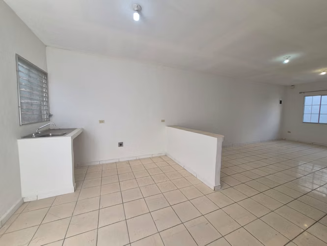 ALQUILER DE CASA AMPLIA  EN RESIDENCIAL HACIENDA REAL 1ERA ETAPA - Imagen 4