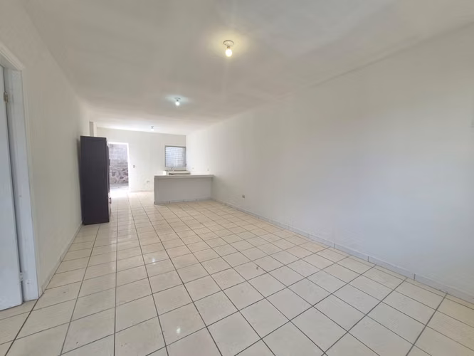 ALQUILER DE CASA AMPLIA  EN RESIDENCIAL HACIENDA REAL 1ERA ETAPA - Imagen 3
