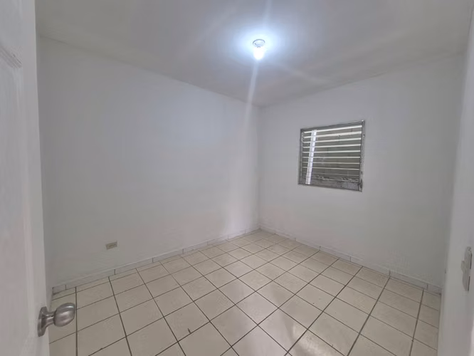 ALQUILER DE CASA AMPLIA  EN RESIDENCIAL HACIENDA REAL 1ERA ETAPA - Imagen 7