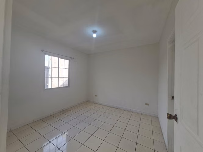 ALQUILER DE CASA AMPLIA  EN RESIDENCIAL HACIENDA REAL 1ERA ETAPA - Imagen 5