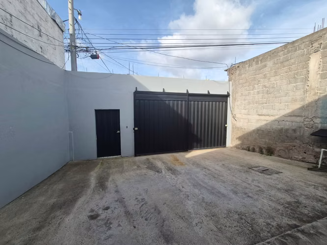 ALQUILER DE CASA AMPLIA  EN RESIDENCIAL HACIENDA REAL 1ERA ETAPA - Imagen 2