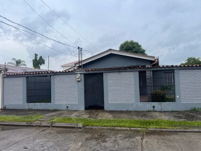 Casa en Venta. Residencial Las Mercedes.